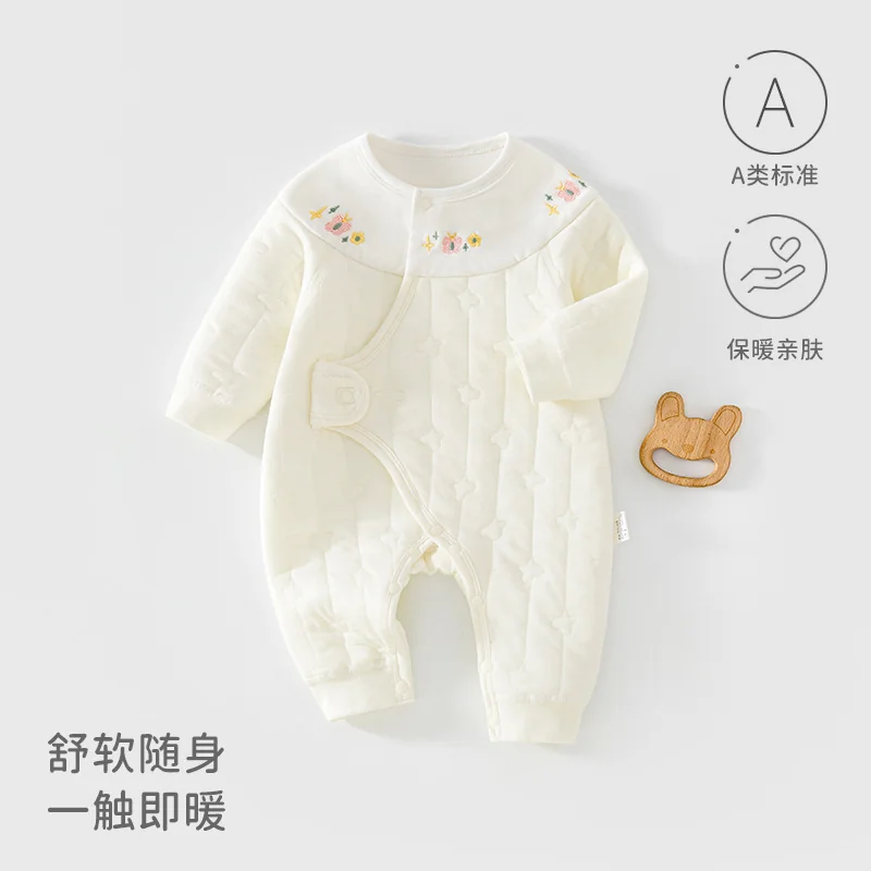 A girl's autumn and winter coat is padded with cotton air layer