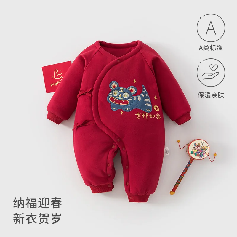 The cotton lining of winter cotton-padded clothes for infants and toddlers is thickened