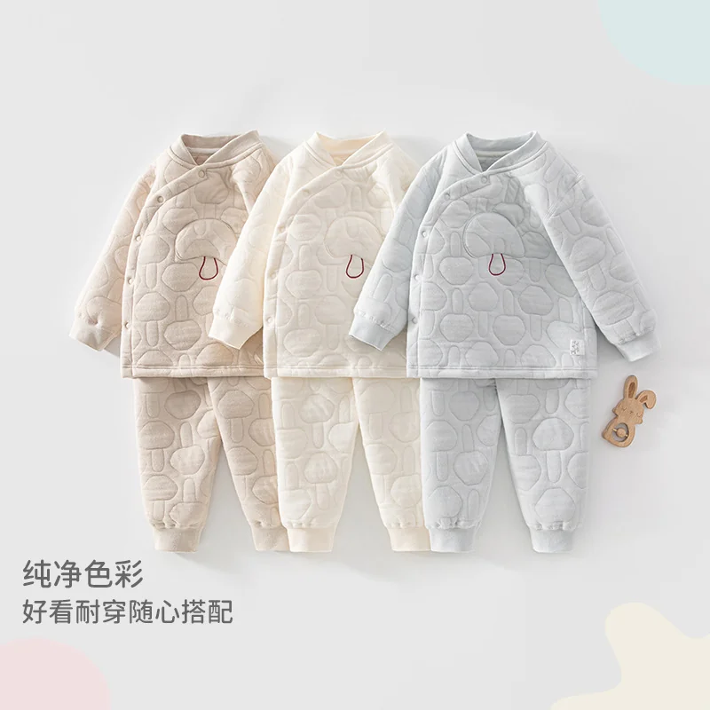 A spring and autumn suit for girls with cotton padding
