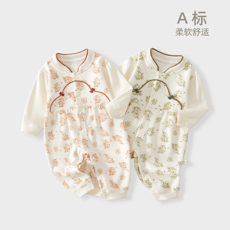 A one-piece dress for girls in spring and autumn