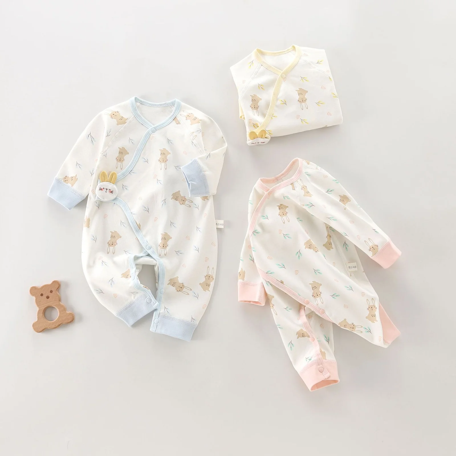 Spring one-piece suit for infants and toddlers made of pure cotton