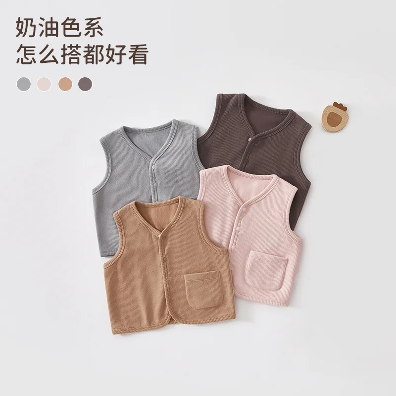 A girl's autumn and winter vest