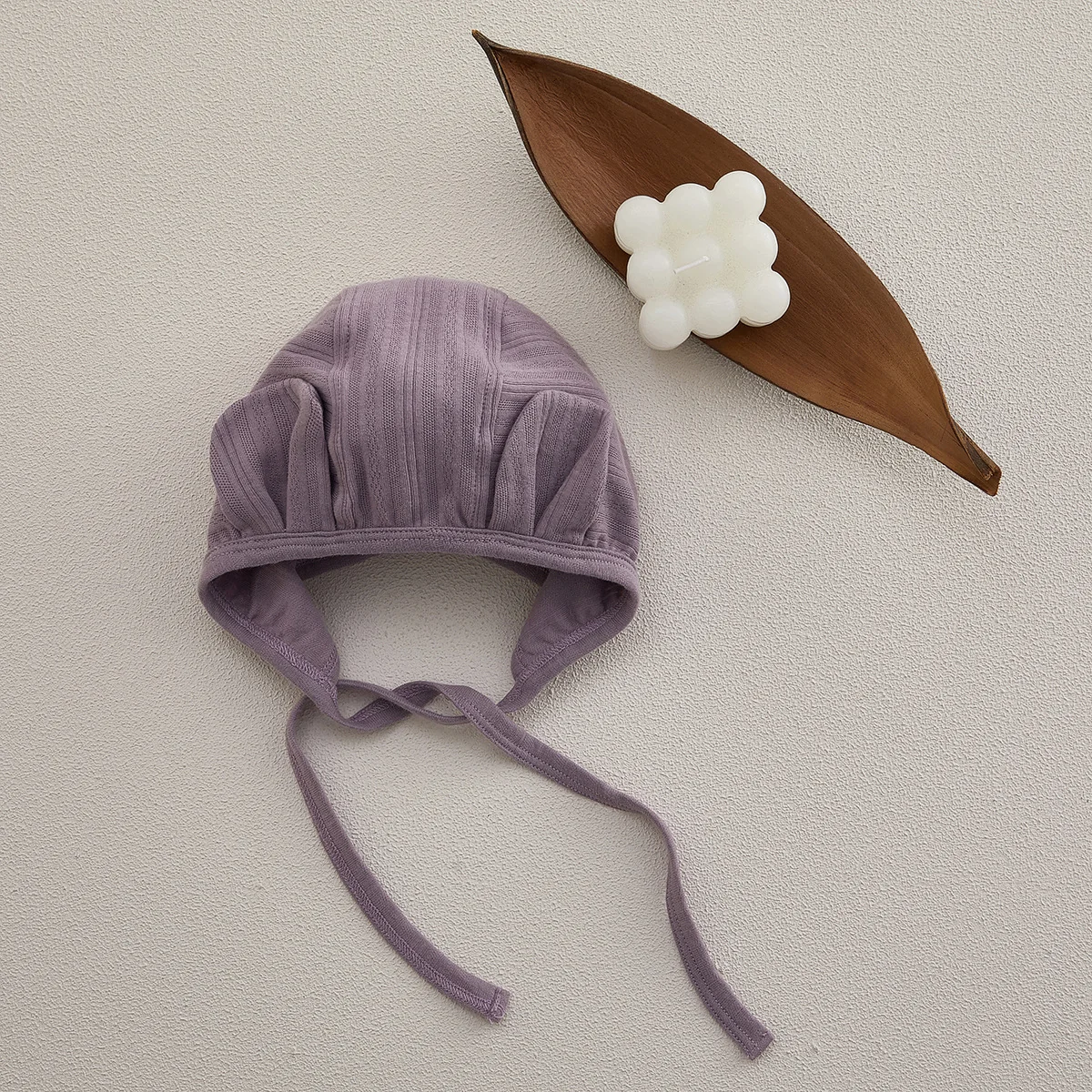The girl is made of pure cotton in spring and autumn