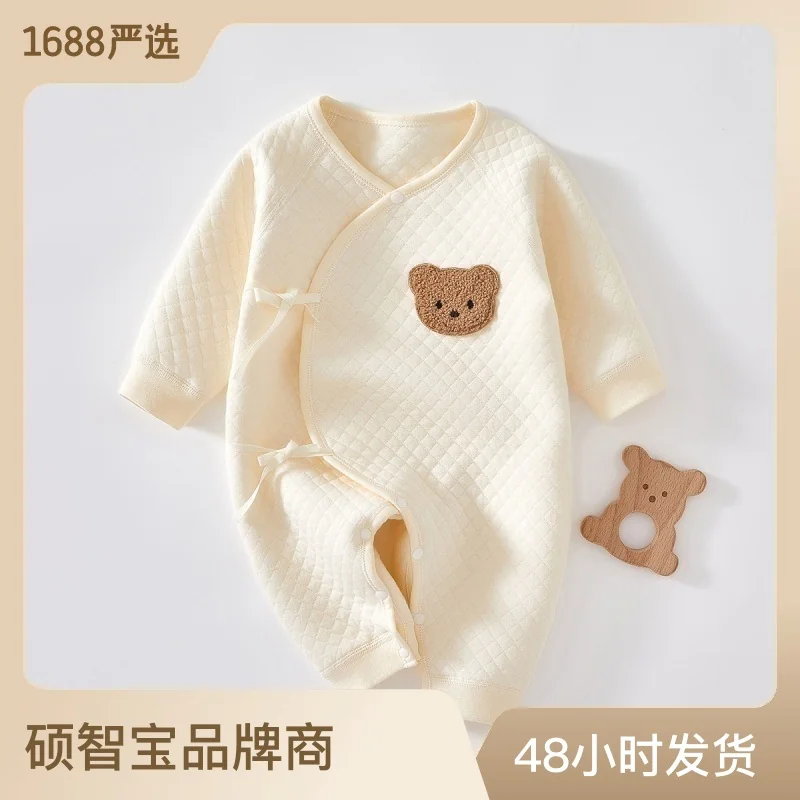 The girl's crawling suit is made of pure cotton