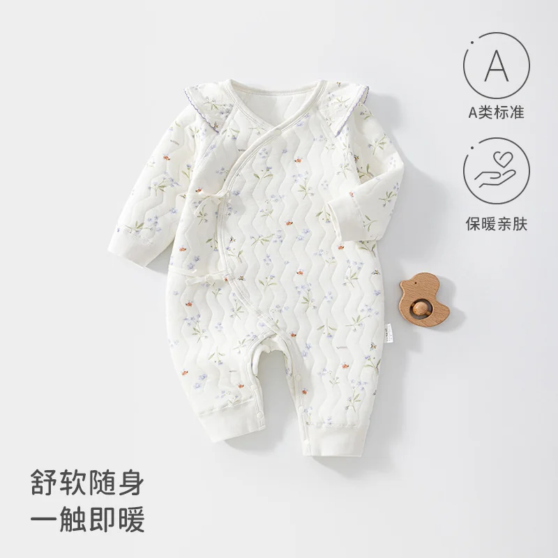 A girl's autumn and winter coat is padded with cotton air layer