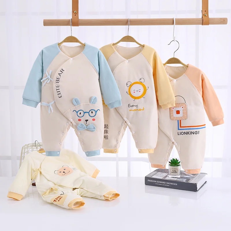 A girl's autumn and winter clothes are padded with cotton