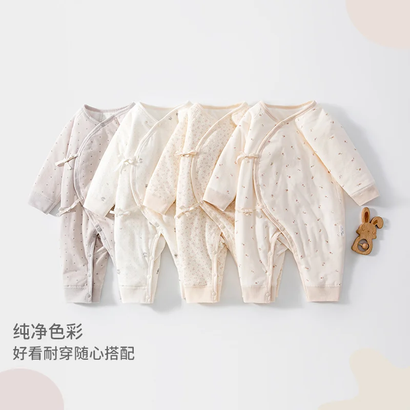 Infants and toddlers' autumn and winter clothes are padded with cotton
