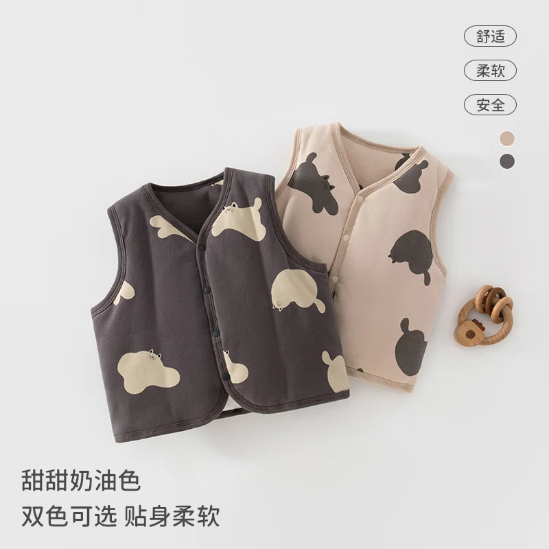 A girl's autumn and winter vest