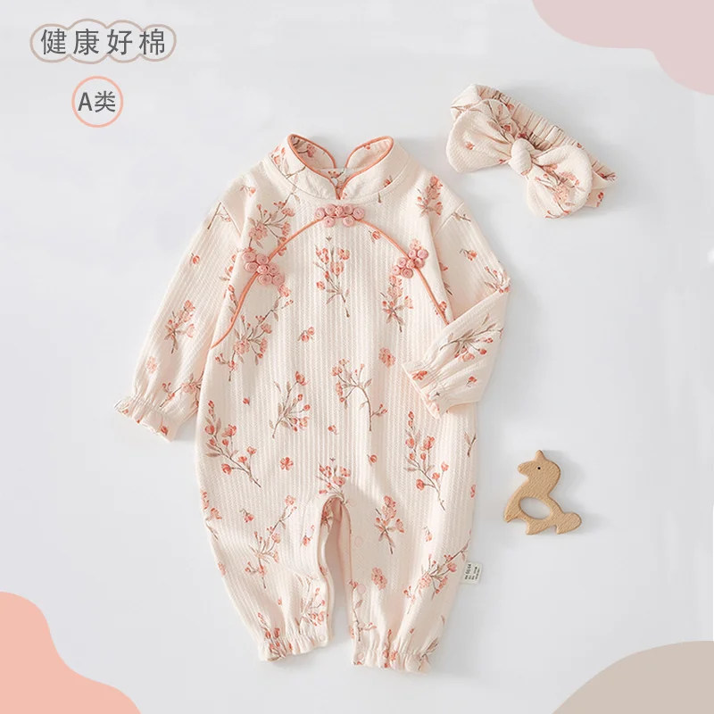 The girl's spring and autumn dress is made of pure cotton