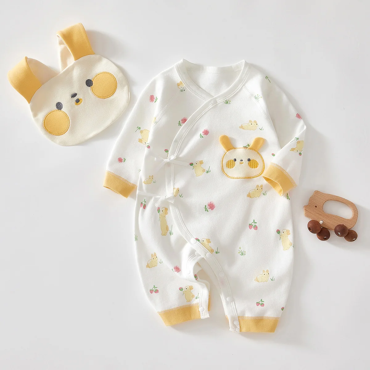Infant and toddler spring and autumn one-piece suit made of pure cotton