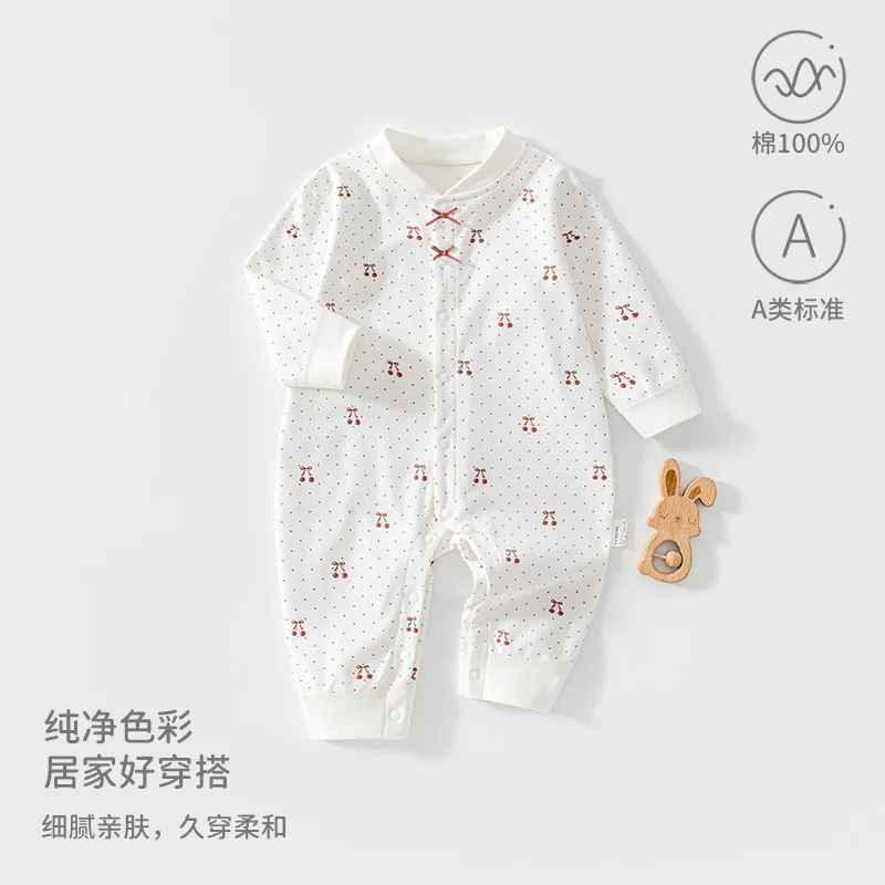 The girl's autumn crawling clothes are made of pure cotton