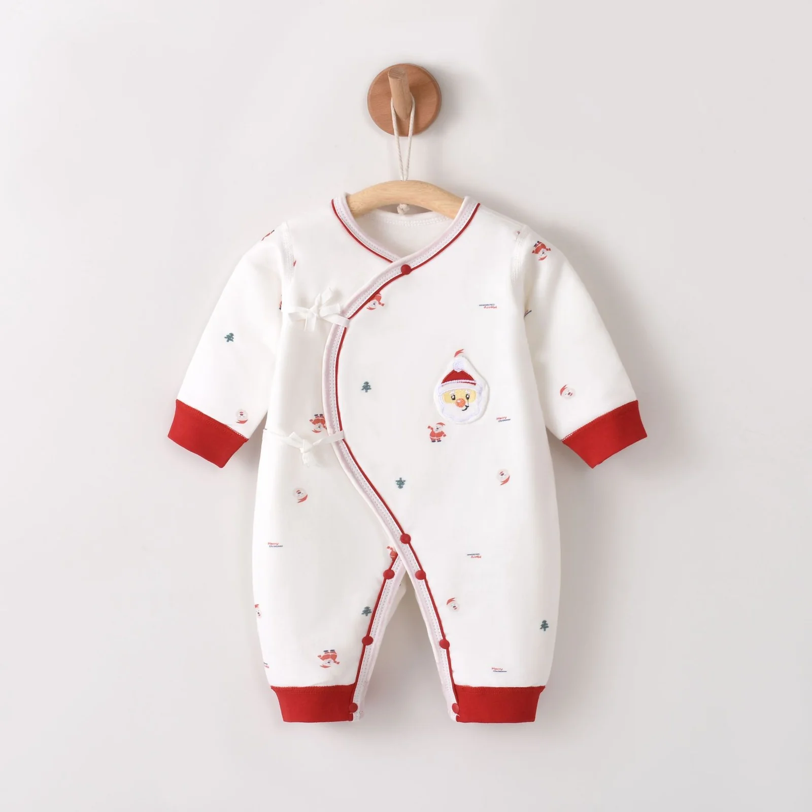 The one-piece garment for infants and toddlers in autumn and winter is padded with cotton