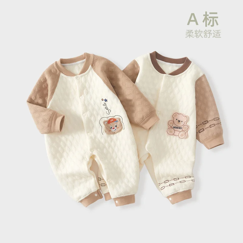 The cotton lining of the spring and autumn clothes for infants and toddlers is thickened