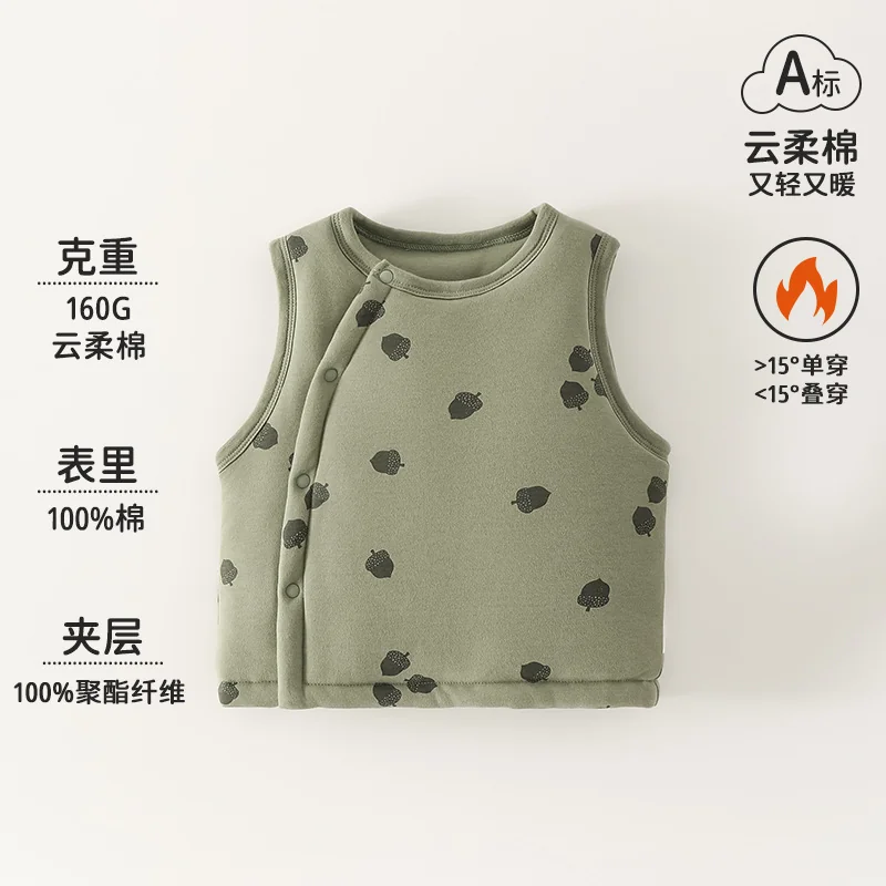 The boy's autumn and winter vest is thickened with cotton padding