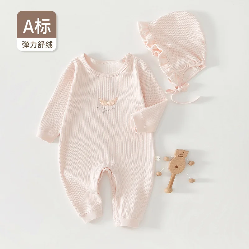 The girl's spring and autumn crawling clothes are made of pure cotton