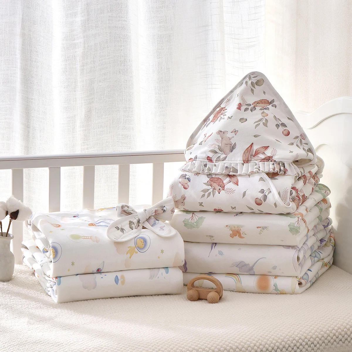 The spring and autumn baby blanket is made of pure cotton and thickened