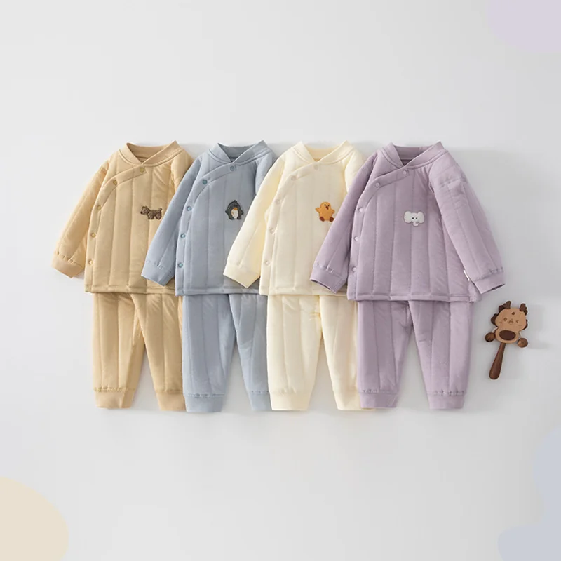 A spring and autumn suit for girls with cotton padding