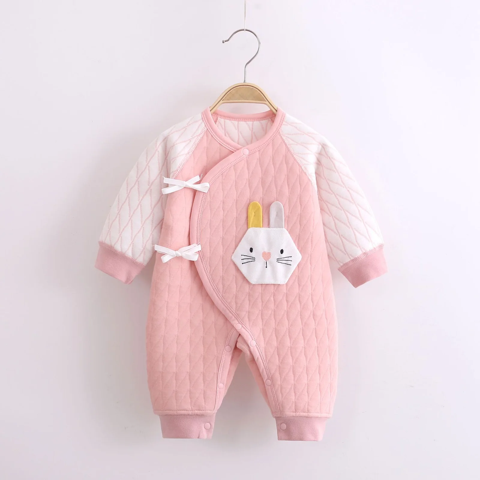 Spring and autumn clothes for infants and toddlers