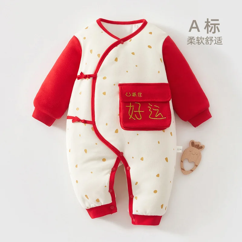 The spring and autumn jumpsuit for infants and toddlers has been thickened