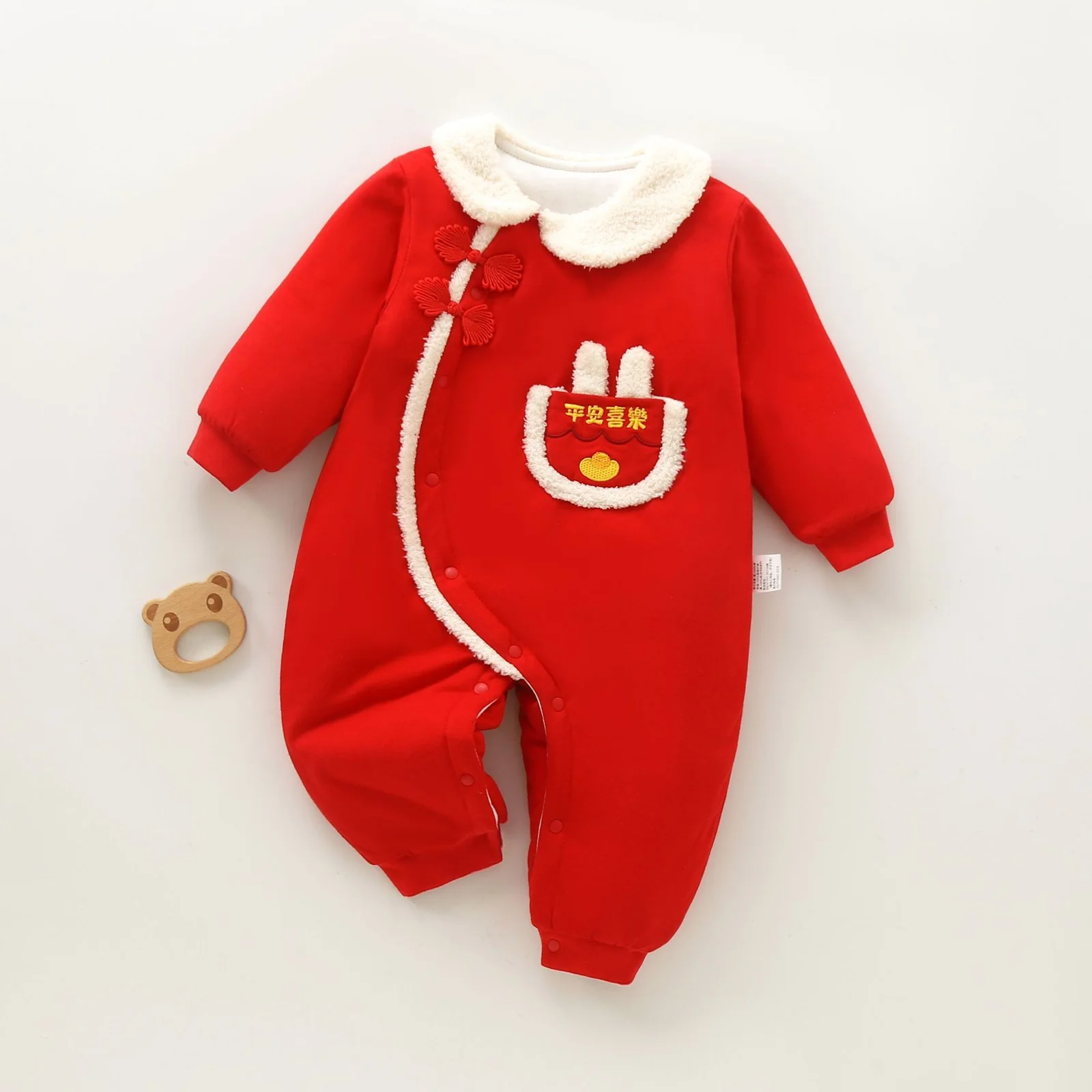The winter crawling clothes for infants and toddlers have thickened cotton padding
