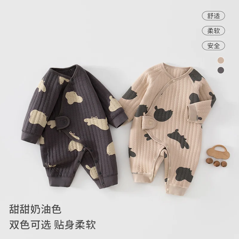 A girl's autumn and winter clothes are padded with cotton
