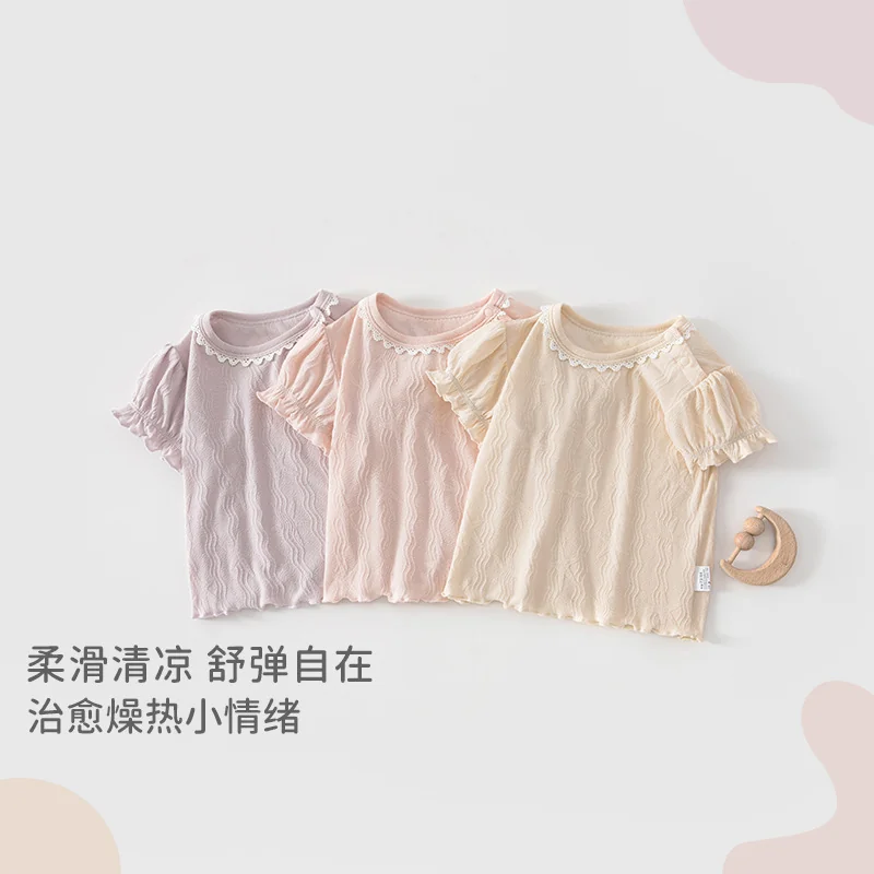 A thin summer T-shirt for girls