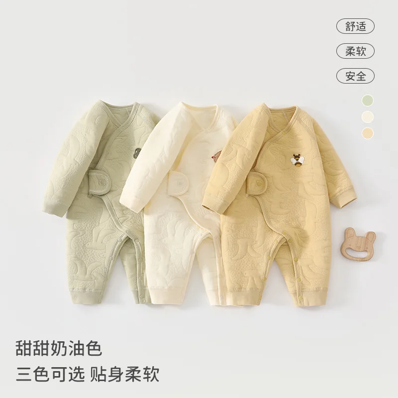 The air layer of the autumn and winter clothes for infants and toddlers is padded with cotton