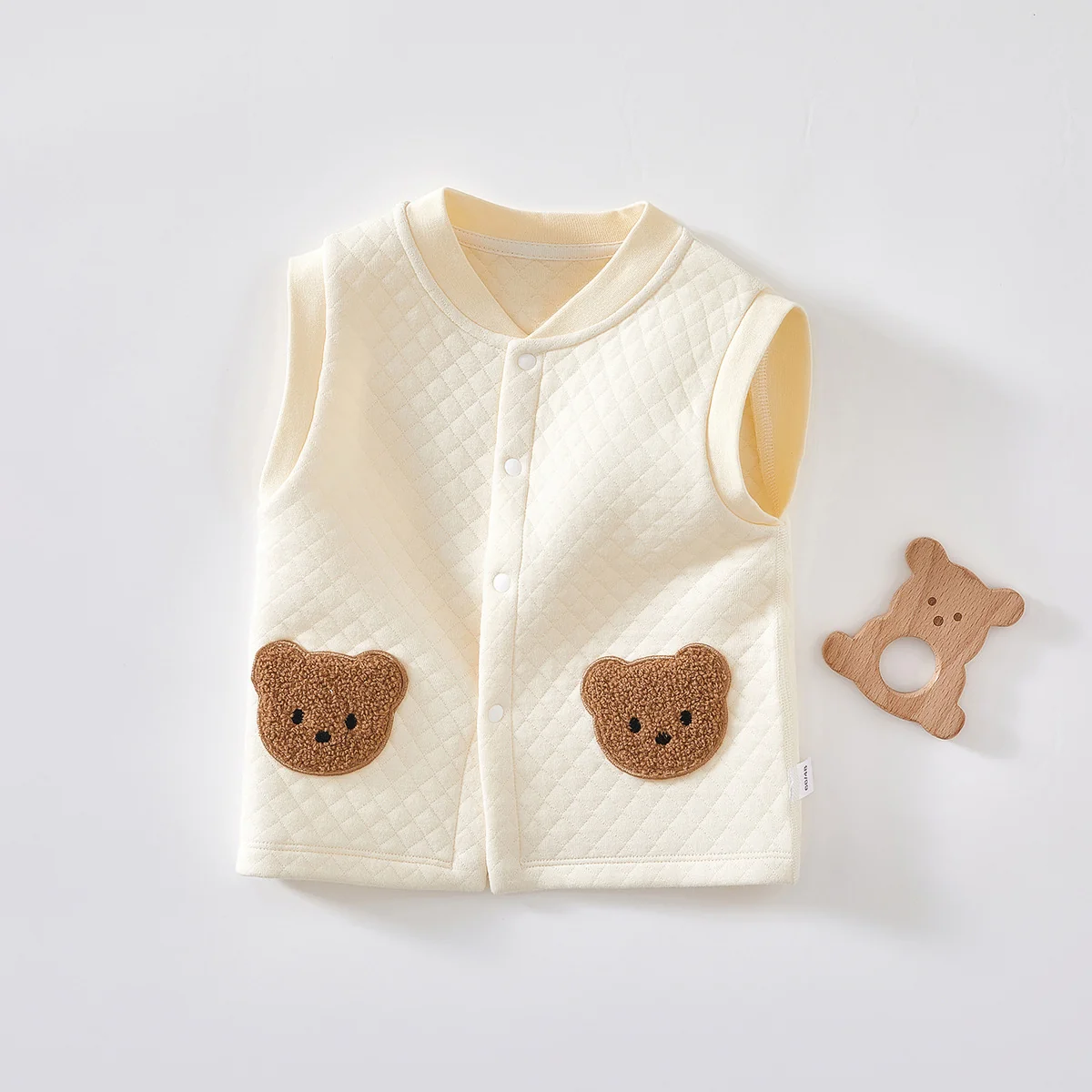 The Spring and Autumn vest is made of pure cotton
