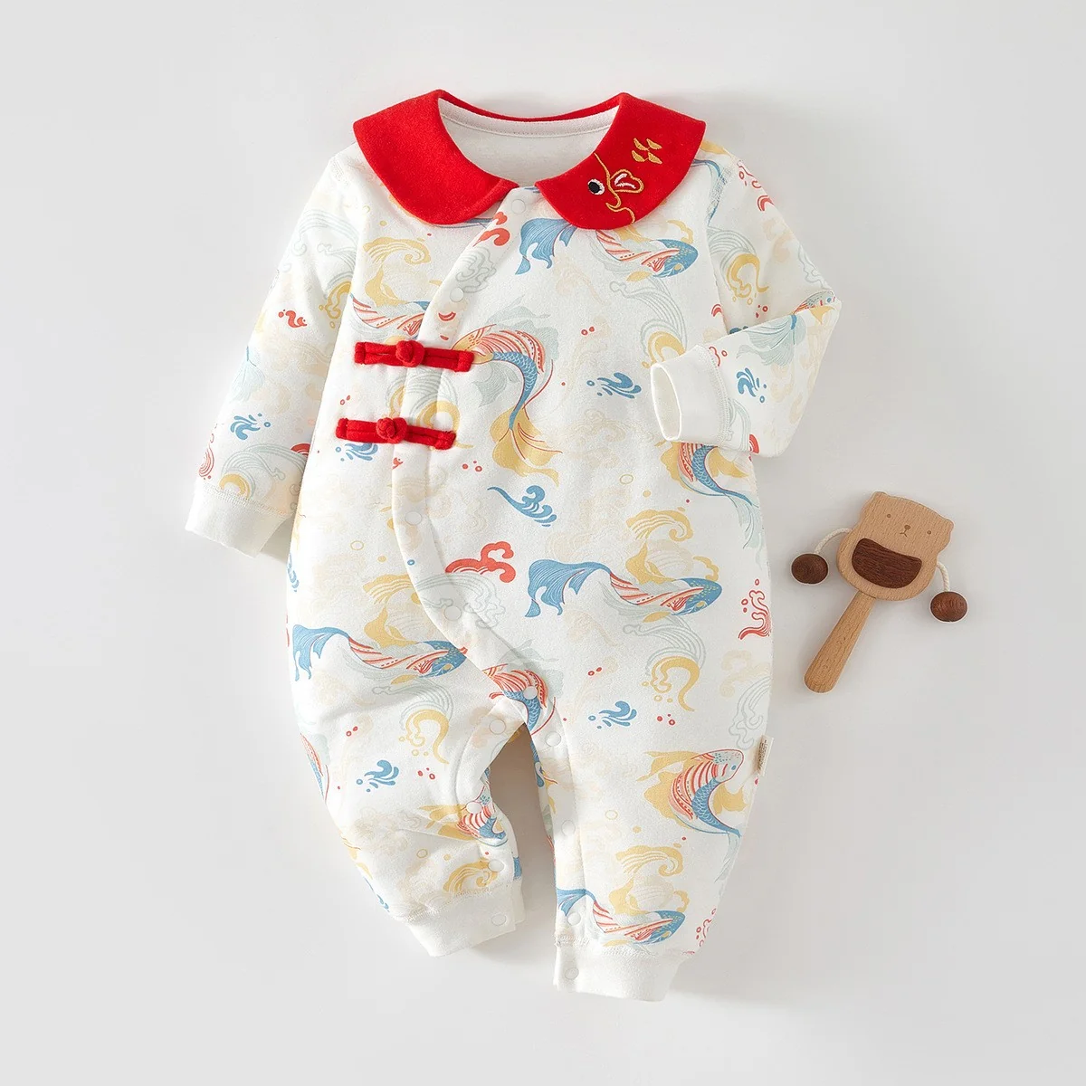 A girl's autumn and winter climbing suit is padded with cotton