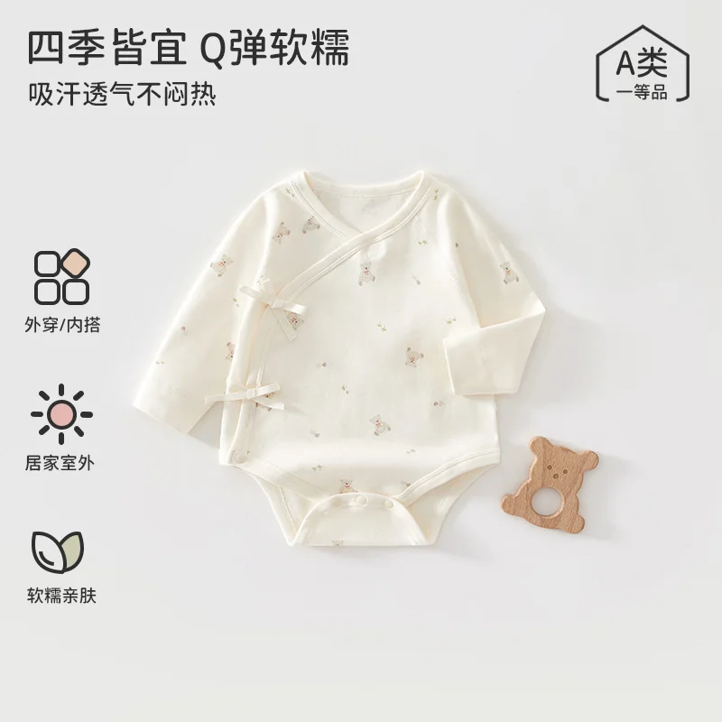 The girl's spring crawling clothes are made of pure cotton