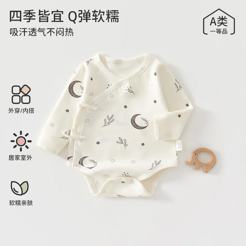 The girl's spring and autumn crawling clothes are made of pure cotton