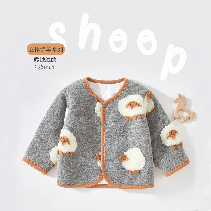 A girl's autumn and winter coat is padded with cotton