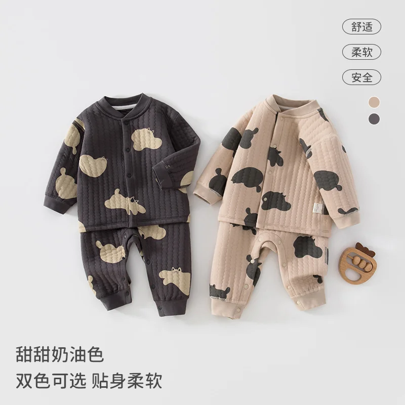 The spring and autumn suit for boys is padded with cotton