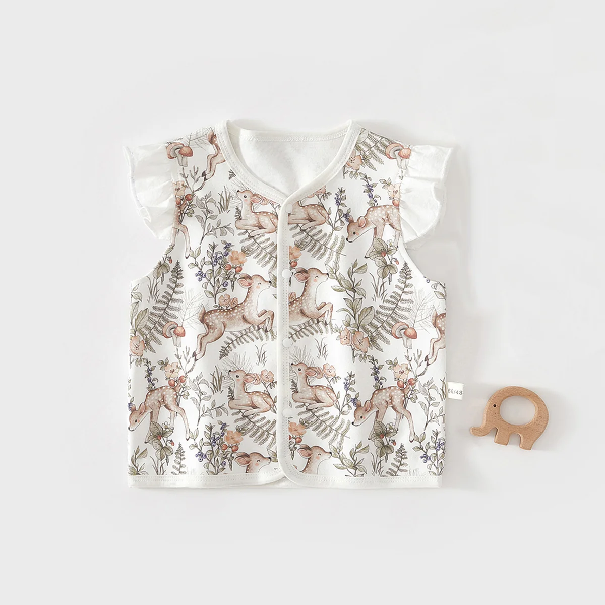 The girl's spring and autumn vest is thin and made of pure cotton
