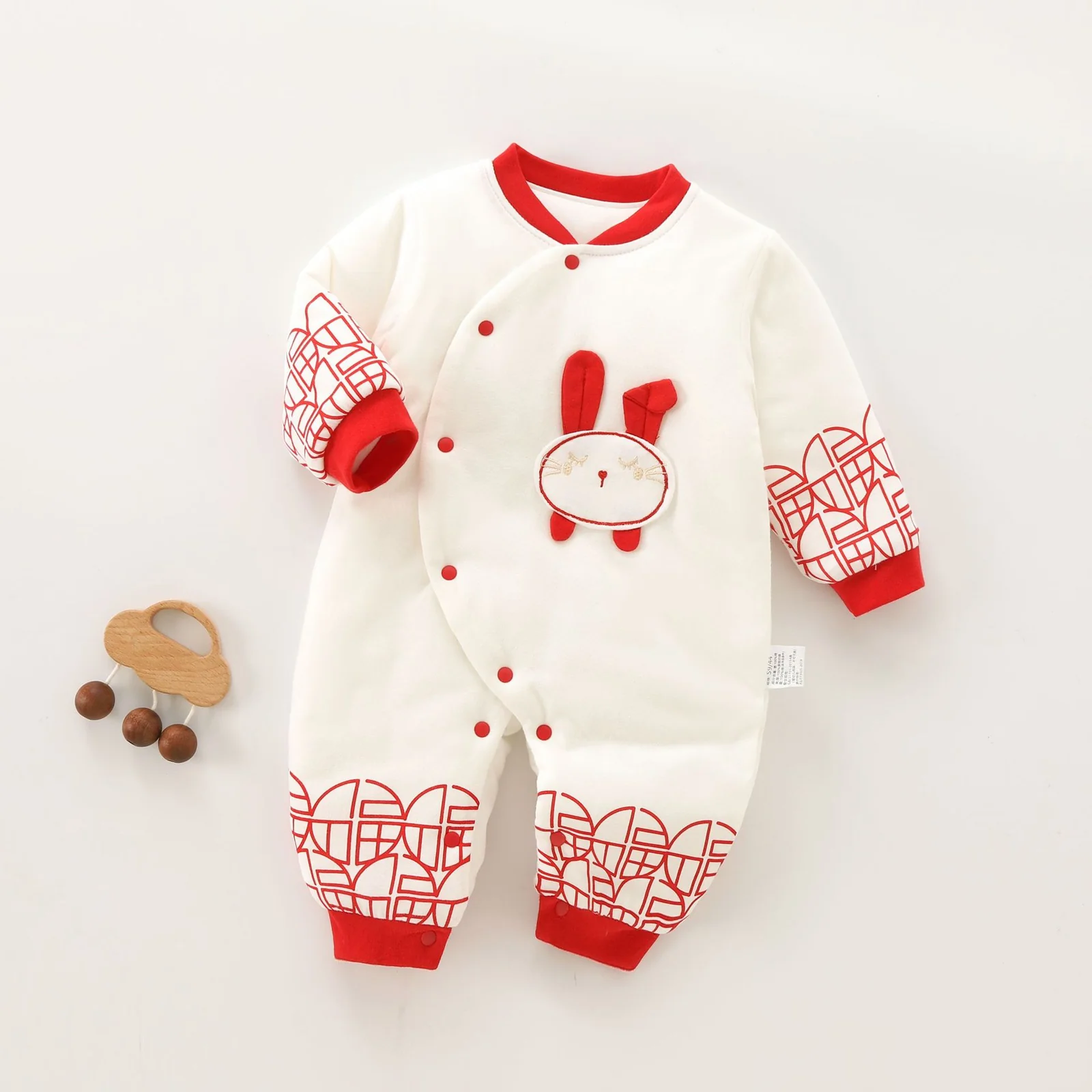 Winter crawling clothes for infants and toddlers are padded with cotton