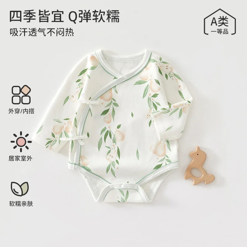 The girl's spring and autumn crawling clothes are made of pure cotton