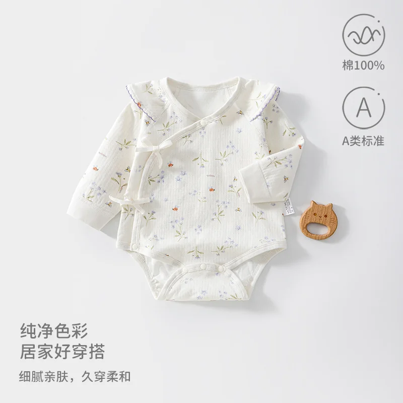 The girl's spring and autumn crawling clothes are made of pure cotton
