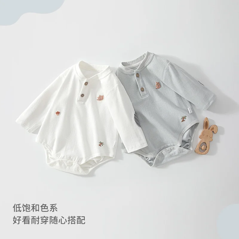 The girl's spring and autumn crawling clothes are made of pure cotton