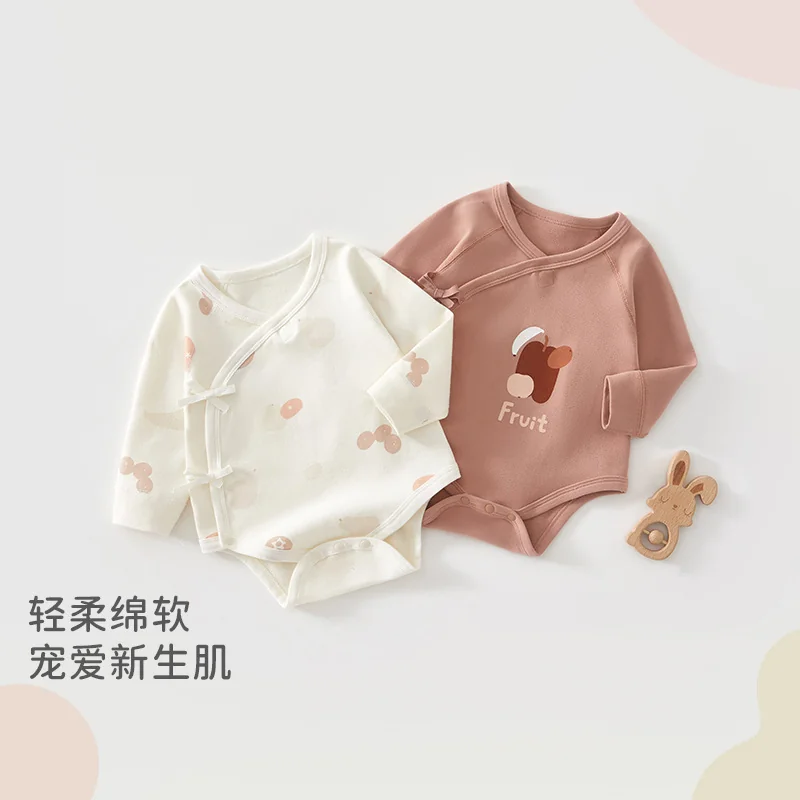 The girl's spring and autumn crawling clothes are made of pure cotton