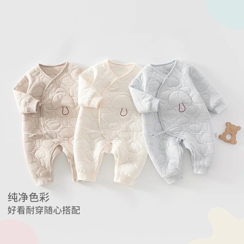 A girl's autumn and winter coat is padded with cotton air layer