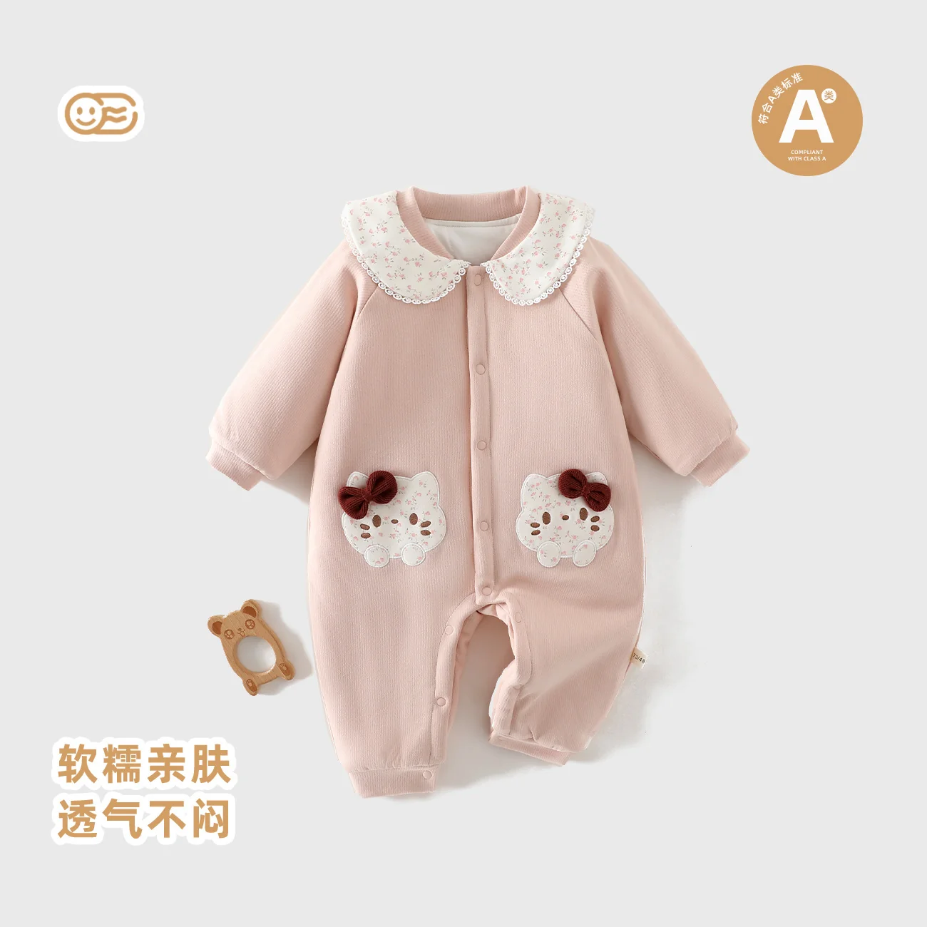 The autumn and winter climbing clothes are padded with cotton
