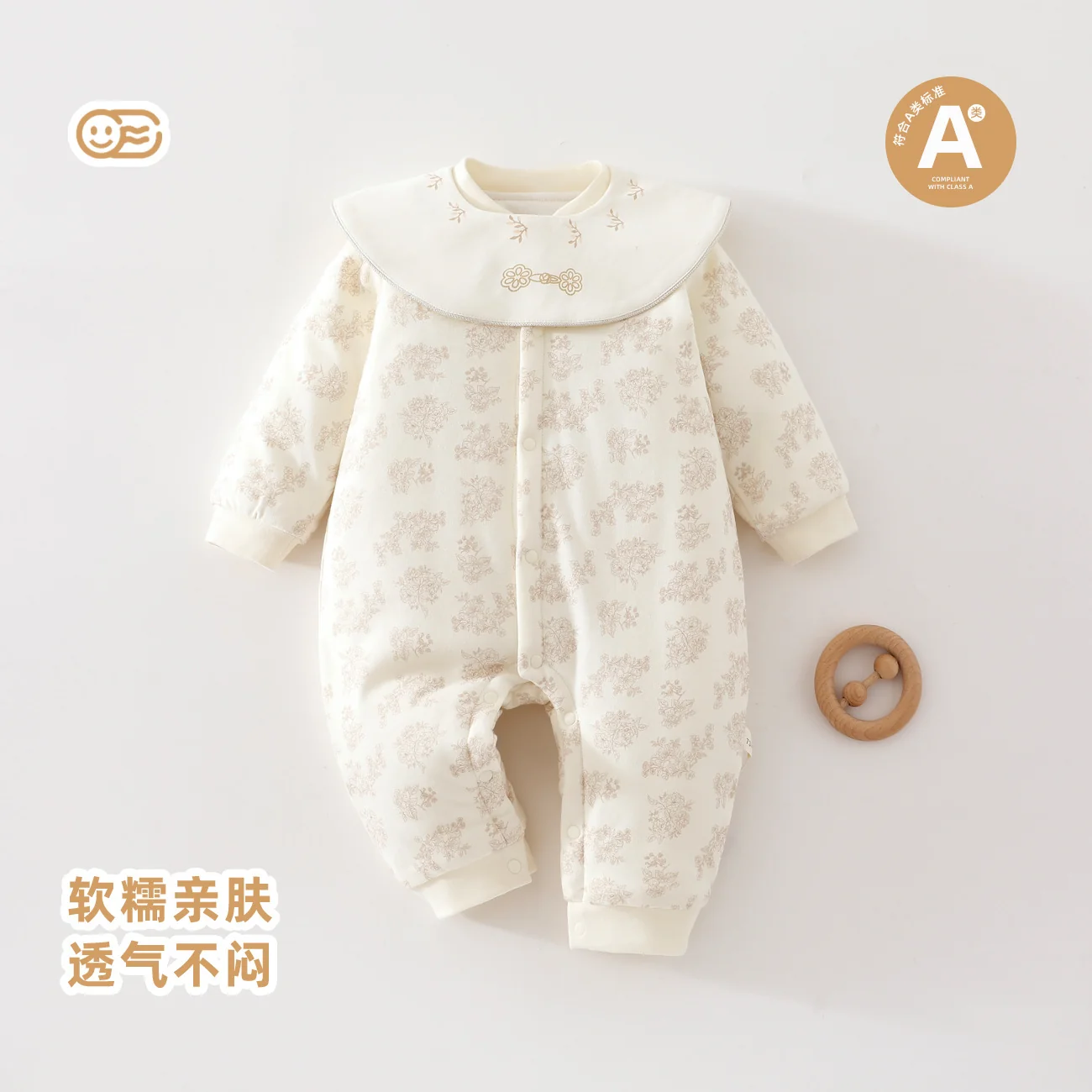 The boy's one-piece suit is made of pure cotton with cotton lining